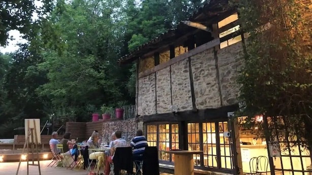 屋外ダイニングエリア