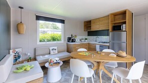 Fridge, microwave, stovetop, dishwasher