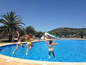 Unclassified image, 5 of 17, button