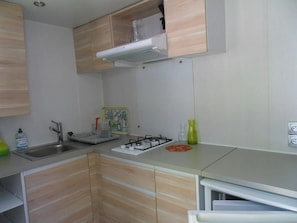 Kühlschrank, Mikrowelle, Herdplatte