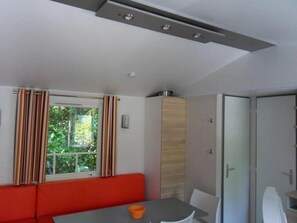 Interior - ZEcamping 3* avec piscine chauffée snack bar et restaurant (Urt)