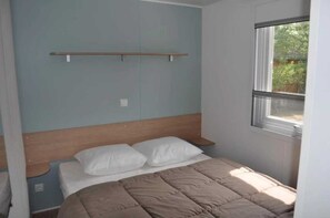 2 多间卧室、收费 WiFi