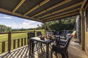 Outdoor dining - Chalet 4 étoiles - Parc aquatique - eecbii (Loupiac)