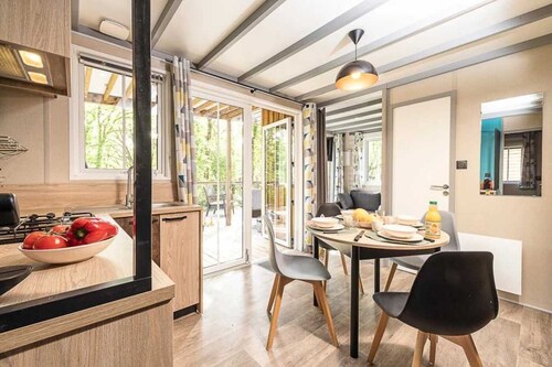 ZEcamping 4 étoiles espace aquatique chalet TV BBQ clim 35m2