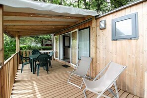 تناول الطعام بالخارج