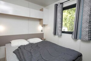 2 bedrooms, WiFi - Camping 4 étoiles - Parc aquatique - eecc0d (Loupiac)