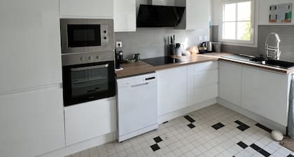 Maison de Village au Coeur du Village des Portes en Ré