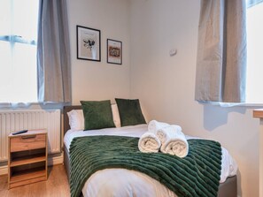 1 bedroom, iron/ironing board, free WiFi, bed sheets - Cosy Studio With Private Parking - Pass the Keys (Wolverhampton)