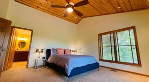 3 bedrooms, desk, iron/ironing board, free WiFi - Room to escape city stress in West Virginia (Mathias)