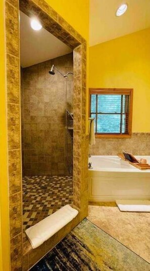 Shower, hair dryer, towels, soap - Room to escape city stress in West Virginia (Mathias)