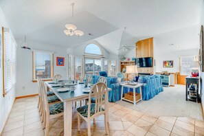 Dining - The beautiful beaches of Corolla are just a few feet away at Oasis! (Corolla)
