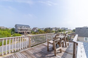 Outdoor dining - Ocean and sunrise views from the rooftop deck at Mess'n Around! (Duck)