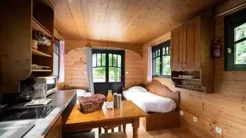 Fridge, microwave, stovetop