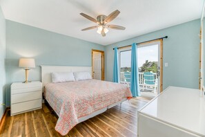 6 bedrooms, iron/ironing board, Internet, bed sheets