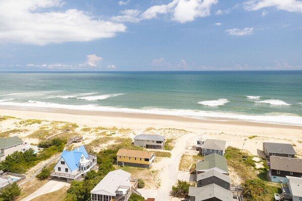 Beach - Oceanfront home, steps from the sand and front row seats to gorgeous sunrises (South Nags Head)
