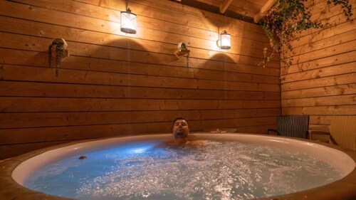 ZEcamping 2* piscine couverte sauna cabane TV BBQ 24m2 6 pers