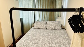 2 bedrooms, desk, iron/ironing board, WiFi - Charming 2BR/2BA Apartment Steps from the Beach - Hot Tub & Prime Location! (Matosinhos)