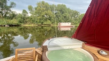 Bain à remous extérieur
