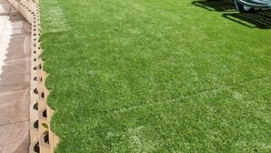 A hotel with a well-maintained lawn and several lounge chairs. - ZEcamping 4 étoiles piscine couverte animations chalet TV 35m2 5 pers (Le Bourg-d'Oisans)