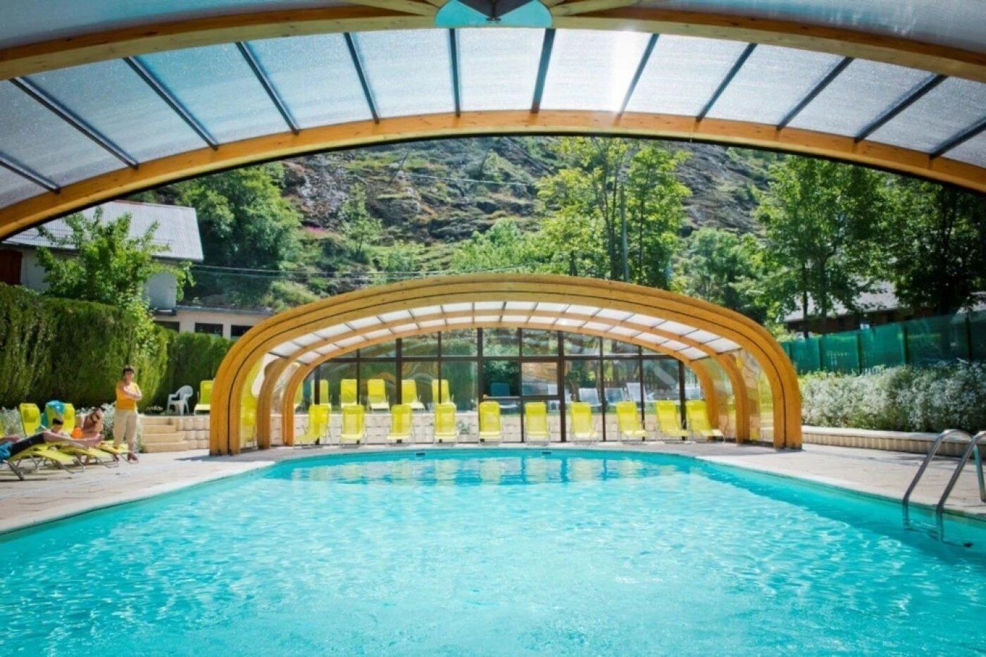 Piscina coperta, una piscina riscaldata