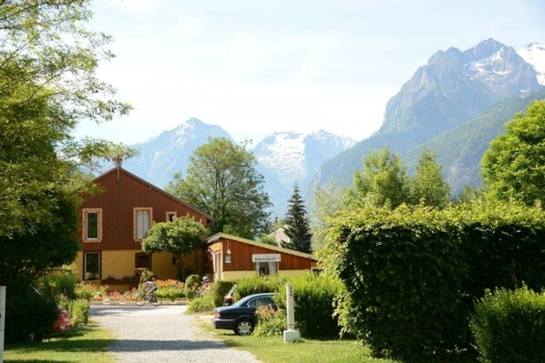 Exterior - ZEcamping 4 étoiles locatif BBQ 32m2 (Le Bourg-d'Oisans)