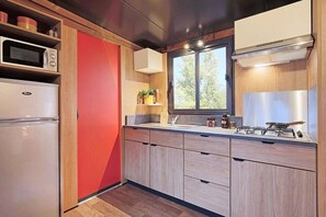 Fridge, microwave, stovetop - Camping 3 étoiles - Parc aquatique - eecegg (Frejus)