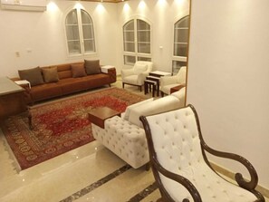 Smart TV - Luxurious, fully furnished and well-equipped Villa with modern amenities (Nasr City)
