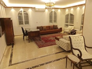 Smart TV - Luxurious, fully furnished and well-equipped Villa with modern amenities (Nasr City)