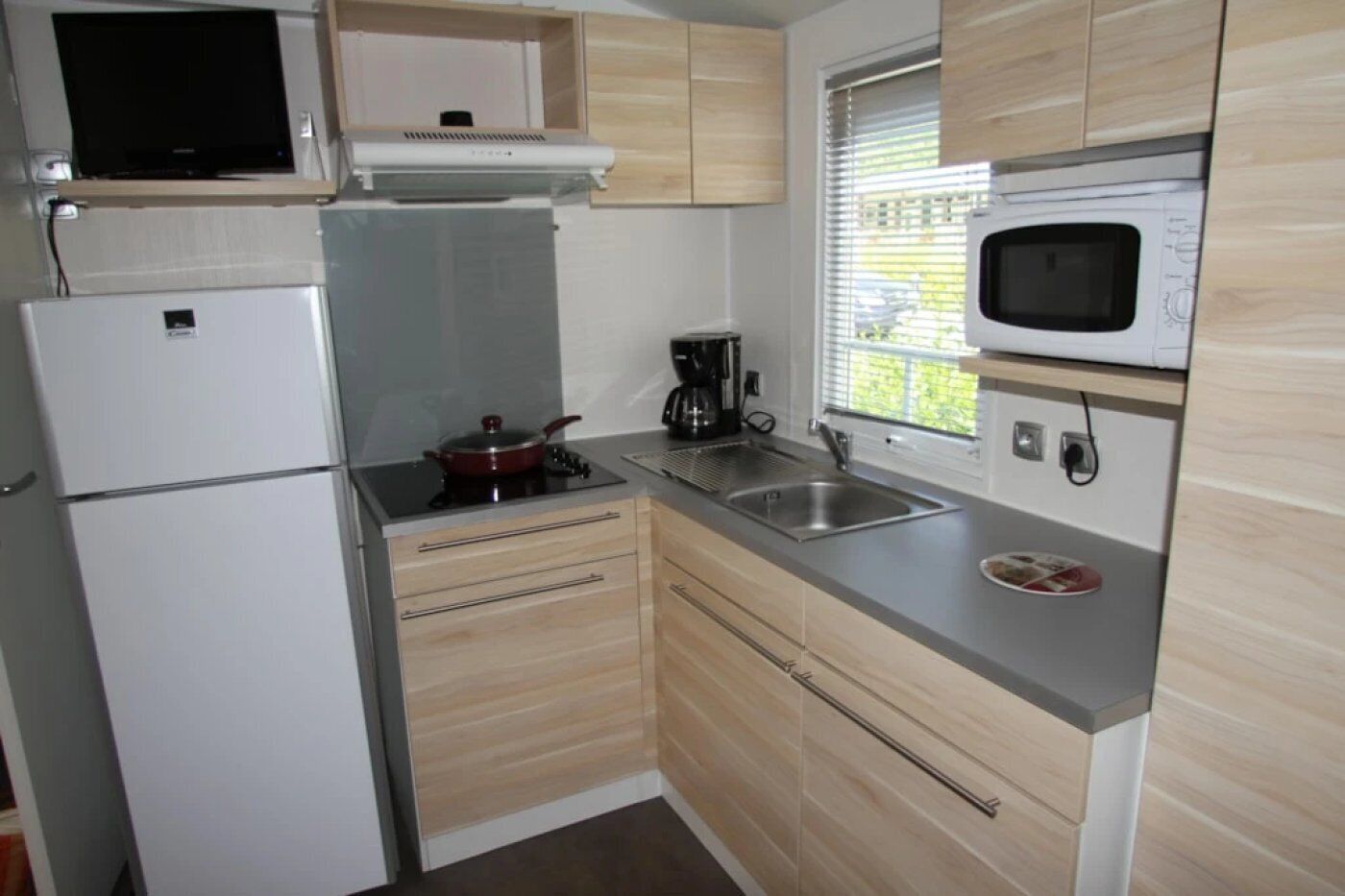 Fridge, microwave, stovetop
