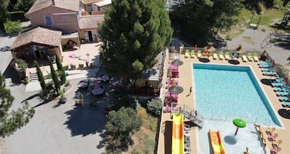 ZEcamping 3 étoiles familial espace aquatique cabane 34m2