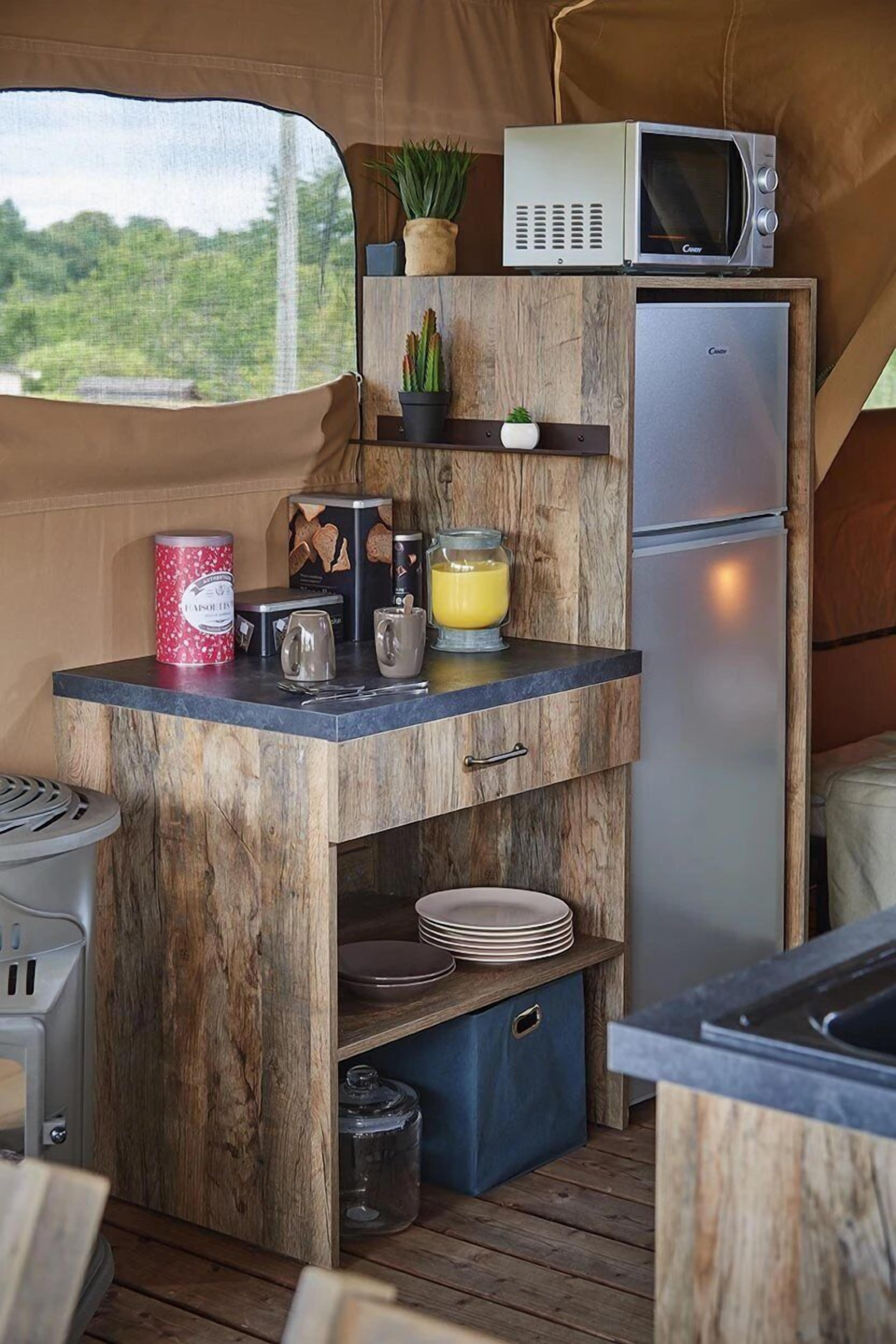 Fridge, microwave, stovetop, toaster