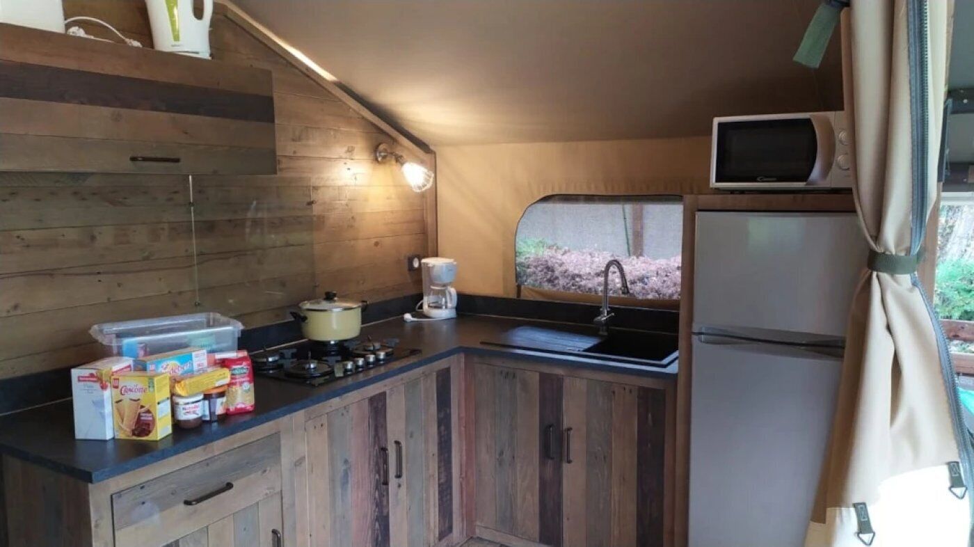 Fridge, microwave, stovetop, toaster