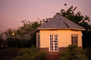 Front of property - Euphorbia Safari Lodge (Kasese)