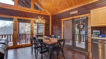 Cabin, Multiple Beds, Pool Access | Dining
