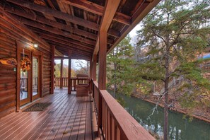 Terrace/patio - Down by the Water (Sevierville)