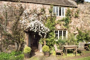 Exterior - A HEAVENLY RETREAT WITH OFF-STREET PARKING (Dunster, Minehead)