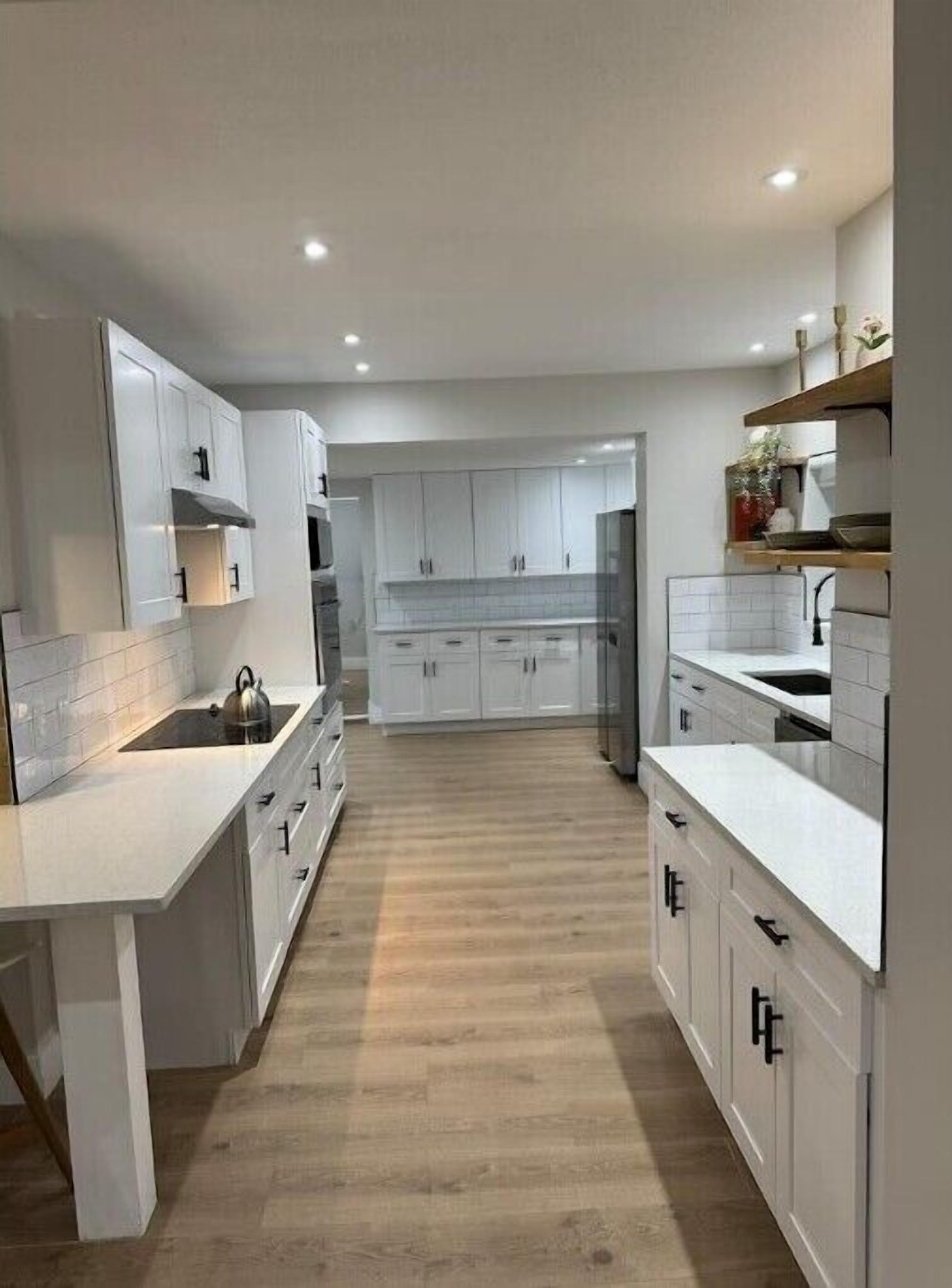 Køleskab, mikrobølgeovn, ovn, kogeplade