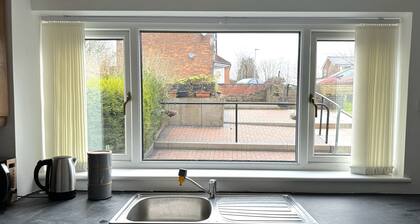 Cosy & Quiet House close to Etihad and City Centre.
