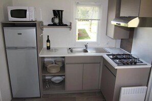 Kühlschrank, Mikrowelle, Herdplatte