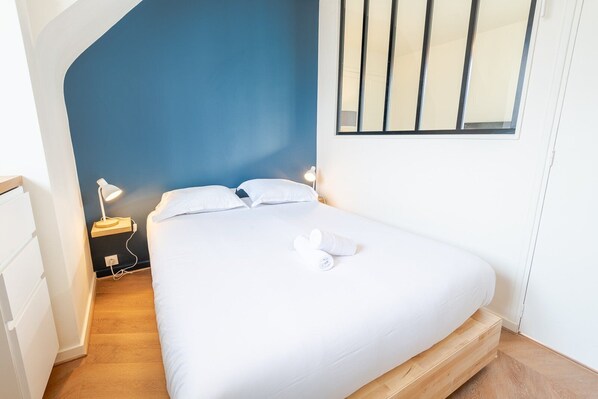 1 bedroom, desk, iron/ironing board, WiFi