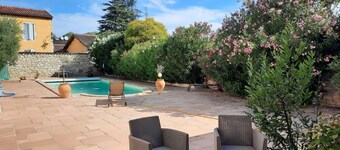 Lovely french house in a medieval village - private pool, ping pong & game room