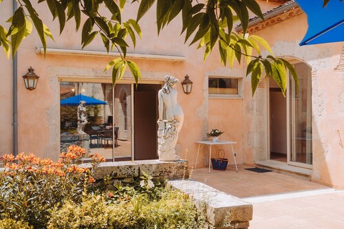 Lovely french house in a medieval village - private pool, ping pong & game room