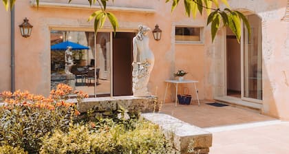 Lovely french house in a medieval village - private pool, ping pong & game room