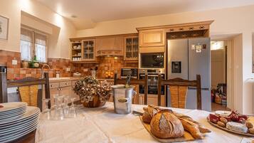 Réfrigérateur, micro-ondes, four, lave-vaisselle