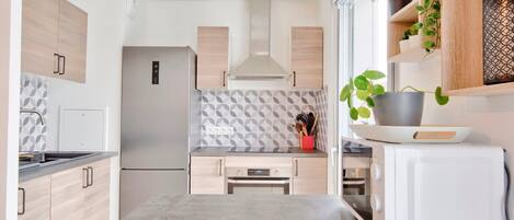 Réfrigérateur, micro-ondes, four, lave-vaisselle