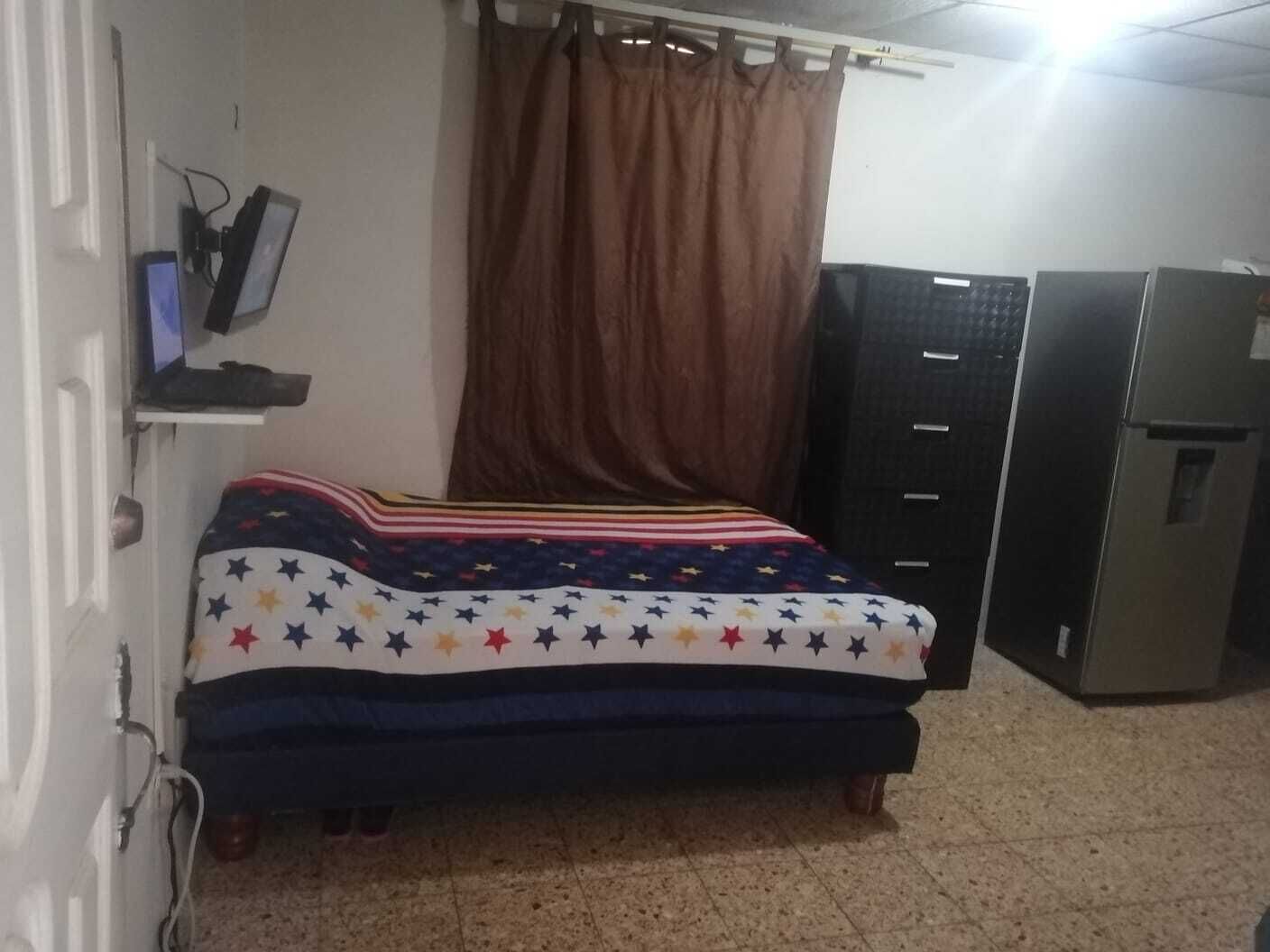 1 chambre, fer et planche à repasser, Wi-Fi gratuit