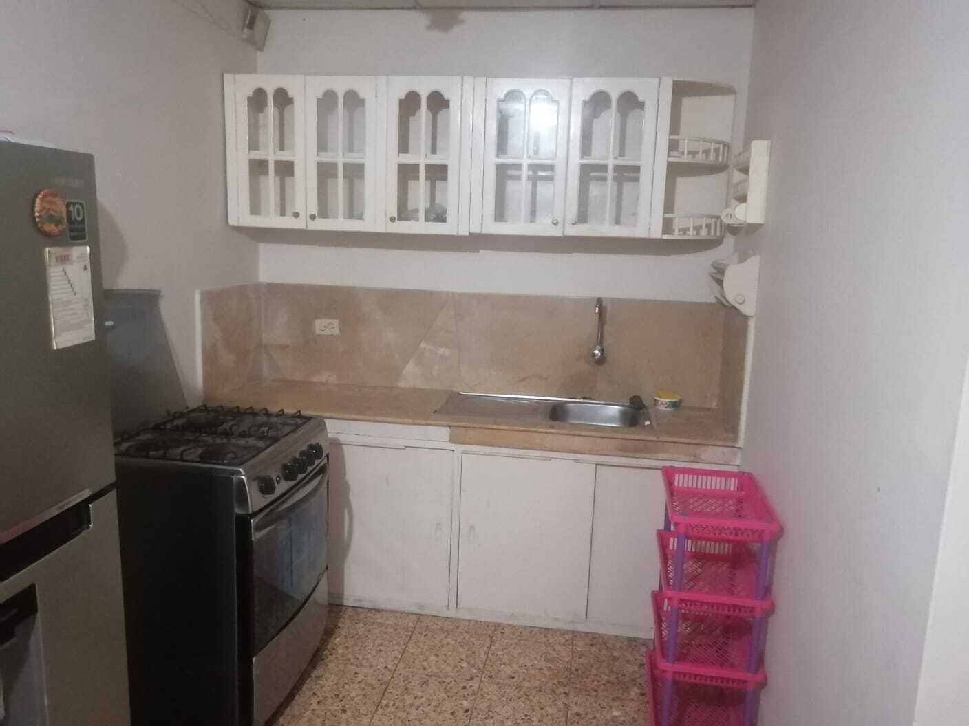 Réfrigérateur, four, plaque de cuisson