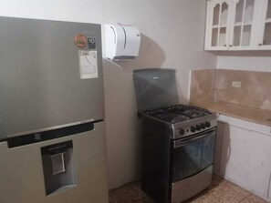 Refrigerador, horno y parrilla de estufa 