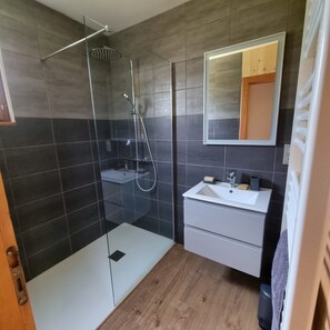 Shower, toilet paper - Chalet Hautes Vosges Bussang 500m du Théâtre du Peuple Clos sur 1200m2 (Bussang)
