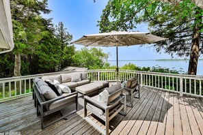Terrace/patio - Mrs Money Penny (Scugog)
